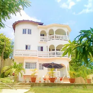 Apartment Annie's White House On The Hill